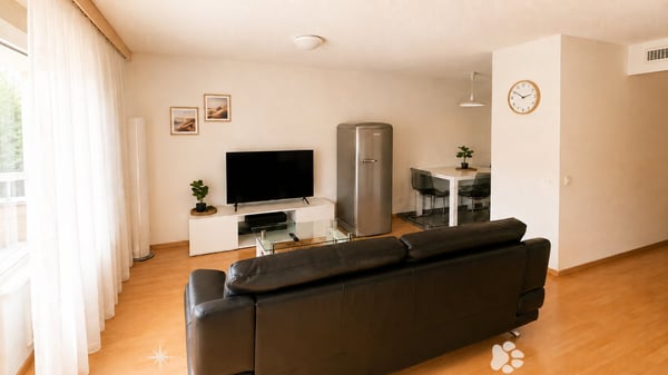 Möbliert wohnen im Herzen von Biel – 40 m², Balkon, Klima & Sauna 4