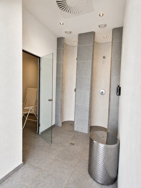 Möbliert wohnen im Herzen von Biel – 40 m², Balkon, Klima & Sauna 13