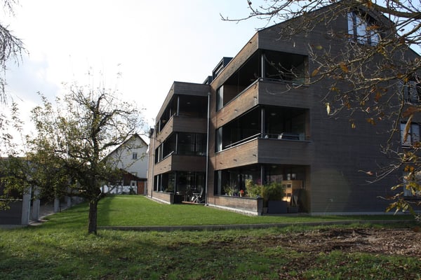 Moderne 9.5-Zimmer-Duplex-Wohnung mit Balkon