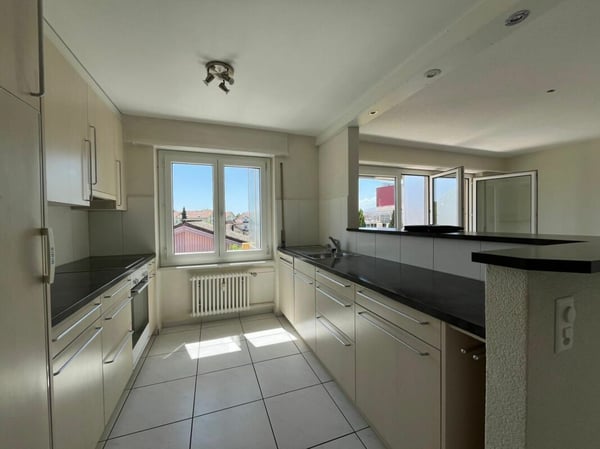 Helle 3.5 Zimmerwohnung mit Balkon 2