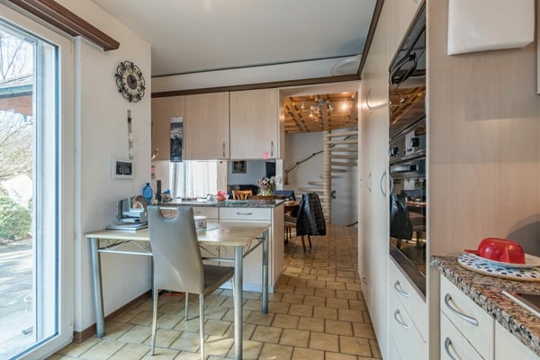 Grosszügiges, freistehendes Einfamilienhaus mit Einliegerwohnung 6