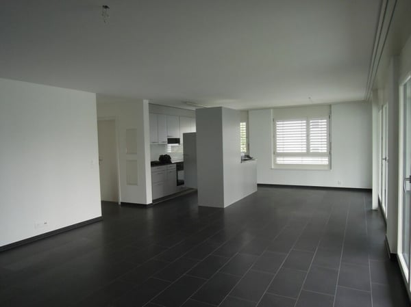 Perfekt für Paare & Familien: grossräumige 4.5-Zi.-Wohnung mit Wintergarten und Balkon 2