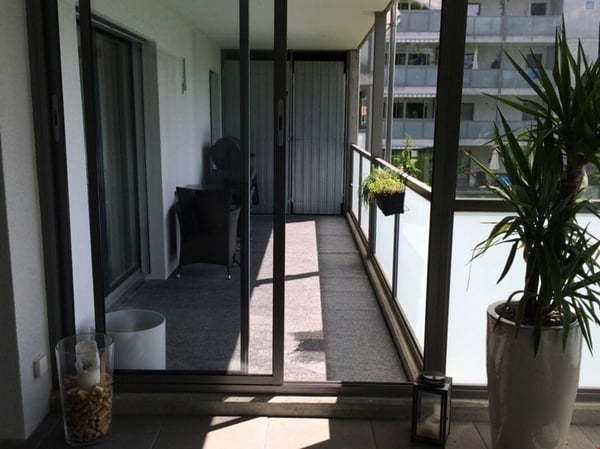 Perfekt für Paare & Familien: grossräumige 4.5-Zi.-Wohnung mit Wintergarten und Balkon 9