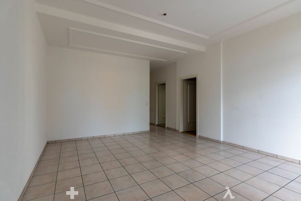 Helle 3.5-Zimmer-Wohnung mit hohen Räumen und gedecktem Balkon 6
