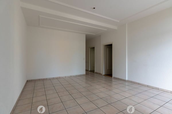 Helle 3.5-Zimmer-Wohnung mit hohen Räumen und gedecktem Balkon 6