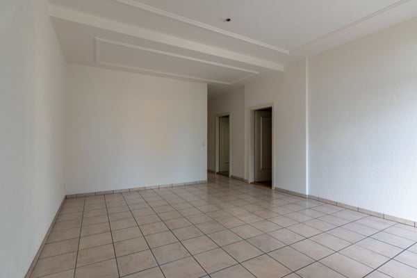 Helle 4.5-Zimmer-Wohnung mit hohen Räumen und gedecktem Balkon 6