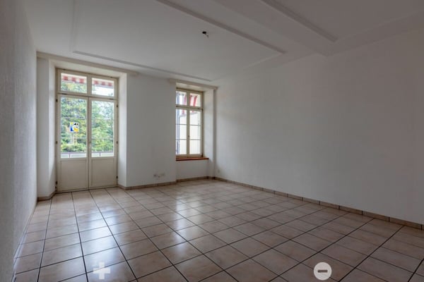 Helle 3.5-Zimmer-Wohnung mit hohen Räumen und gedecktem Balkon 5