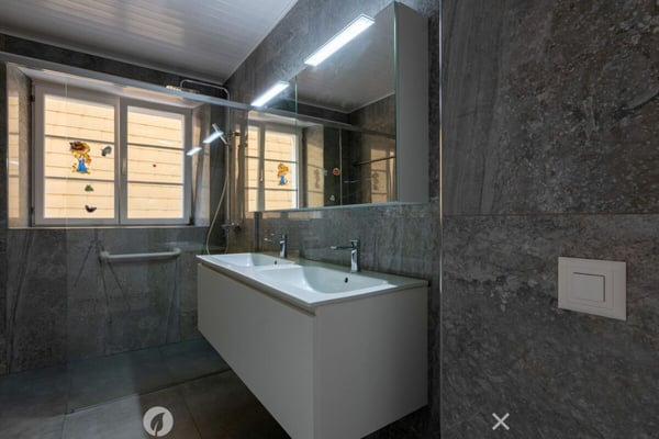 Helle 2.5-Zimmer-Wohnung mit hohen Räumen und gedecktem Balkon 7