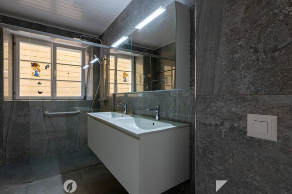 Helle 3.5-Zimmer-Wohnung mit hohen Räumen und gedecktem Balkon 7