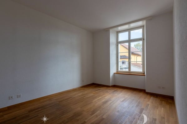Helle 3.5-Zimmer-Wohnung mit hohen Räumen und gedecktem Balkon 3
