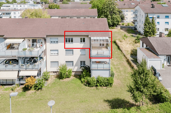 Helle 3.5-Zimmerwohnung mit Balkon und schöner Aussicht in Port 1
