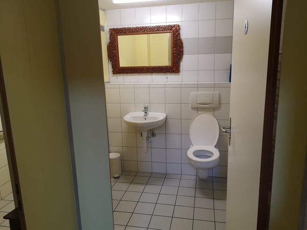 Kosmetikstudio/BarberShop/Büro auf zwei Etagen mit Sitzplatz 10
