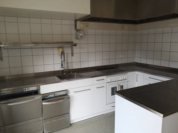 Kosmetikstudio/BarberShop/Büro auf zwei Etagen mit Sitzplatz 8