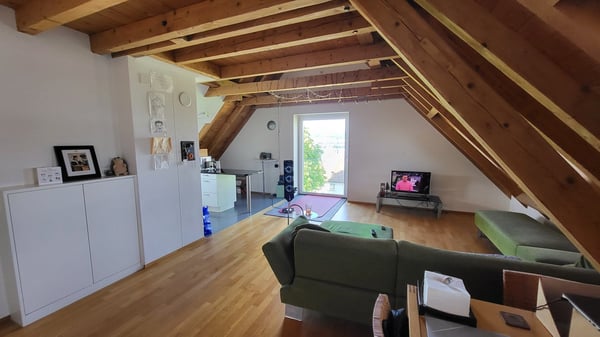 Charmante Dachgeschosswohnung mit Seeblick in Zürich-Wollishofen 4