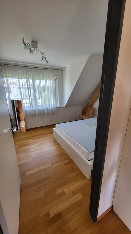 Charmante Dachgeschosswohnung mit Seeblick in Zürich-Wollishofen 9