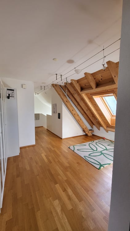 Charmante Dachgeschosswohnung mit Seeblick in Zürich-Wollishofen 10
