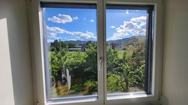 Charmante Dachgeschosswohnung mit Seeblick in Zürich-Wollishofen 2