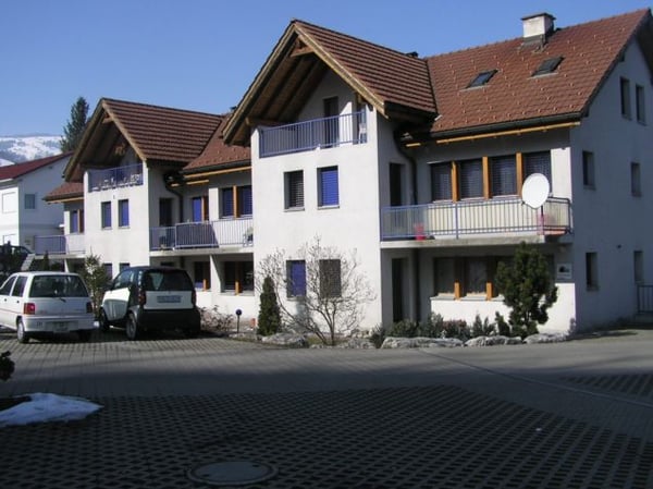 3.5-Zi Wohnung mit Sitzplatz und Schlossblick 2