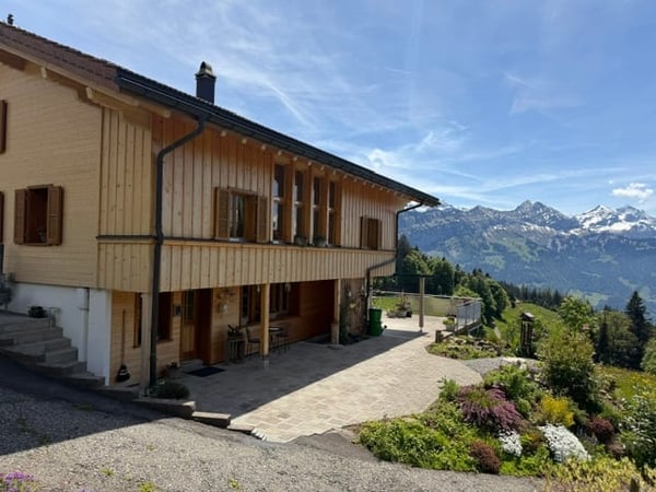 Charmantes Haus in Beatenberg mit atemberaubender Aussicht 2