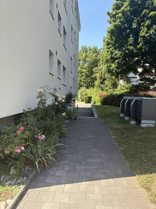 barrierefreie 3.5-Zimmerwohnung mit riesigem Balkon in Urtenen-Schönbühl zu vermieten!