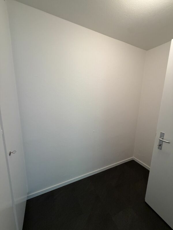 barrierefreie 3.5-Zimmerwohnung mit riesigem Balkon in Urtenen-Schönbühl zu vermieten!