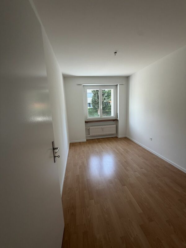 barrierefreie 3.5-Zimmerwohnung mit riesigem Balkon in Urtenen-Schönbühl zu vermieten!