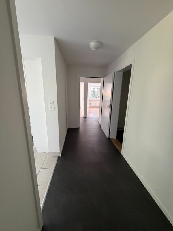 barrierefreie 3.5-Zimmerwohnung mit riesigem Balkon in Urtenen-Schönbühl zu vermieten!