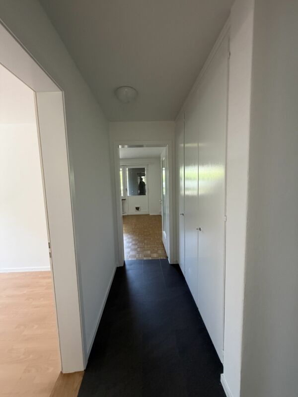 barrierefreie 3.5-Zimmerwohnung mit riesigem Balkon in Urtenen-Schönbühl zu vermieten!