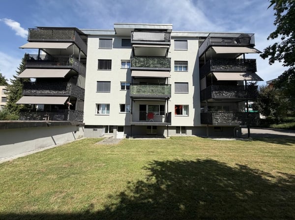 barrierefreie 3.5-Zimmerwohnung mit riesigem Balkon in Urtenen-Schönbühl zu vermieten!