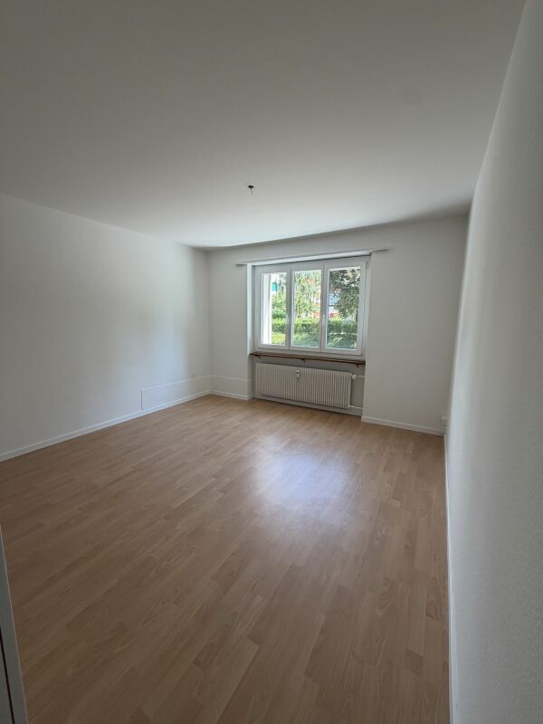 barrierefreie 3.5-Zimmerwohnung mit riesigem Balkon in Urtenen-Schönbühl zu vermieten!