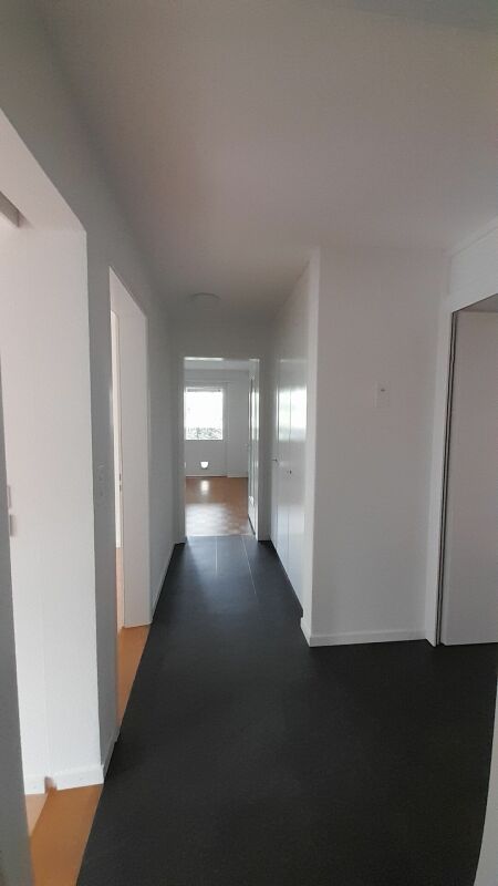barrierefreie 3.5-Zimmerwohnung mit riesigem Balkon in Urtenen-Schönbühl zu vermieten!