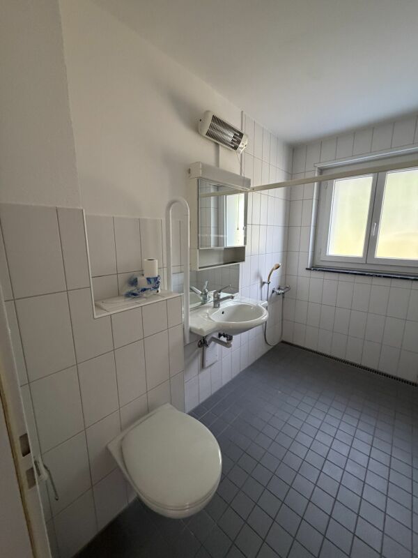 barrierefreie 3.5-Zimmerwohnung mit riesigem Balkon in Urtenen-Schönbühl zu vermieten!