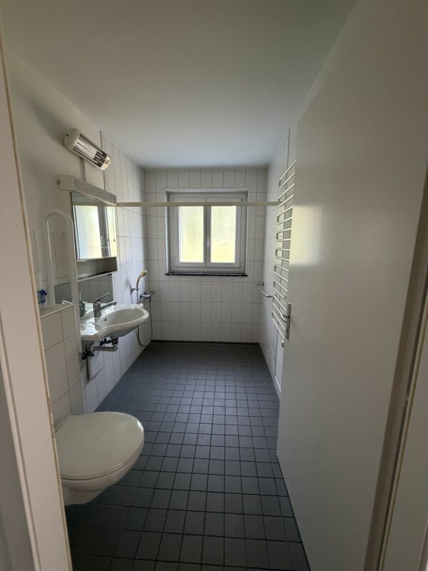 barrierefreie 3.5-Zimmerwohnung mit riesigem Balkon in Urtenen-Schönbühl zu vermieten!