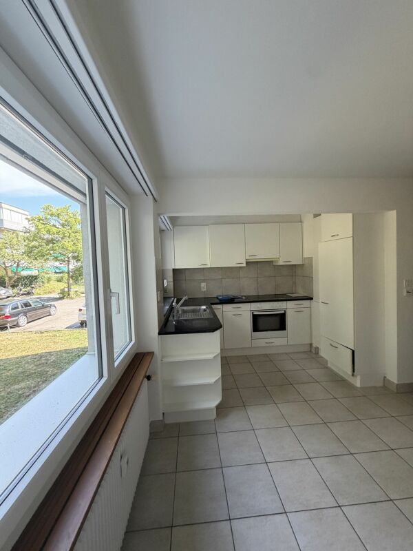 barrierefreie 3.5-Zimmerwohnung mit riesigem Balkon in Urtenen-Schönbühl zu vermieten!