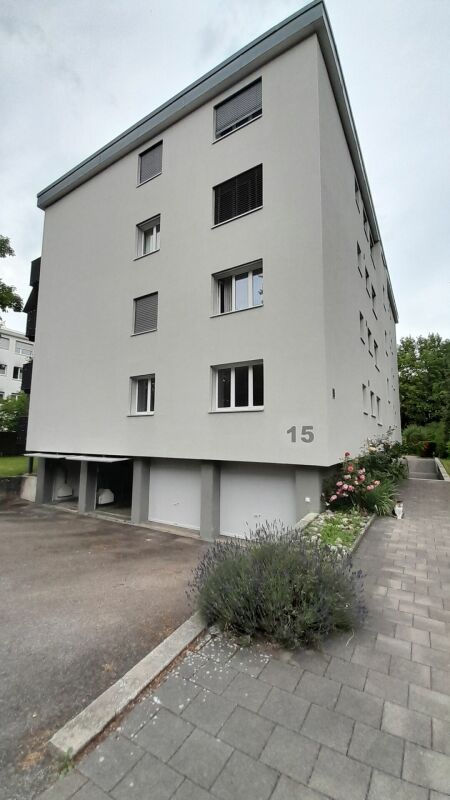 barrierefreie 3.5-Zimmerwohnung mit riesigem Balkon in Urtenen-Schönbühl zu vermieten!