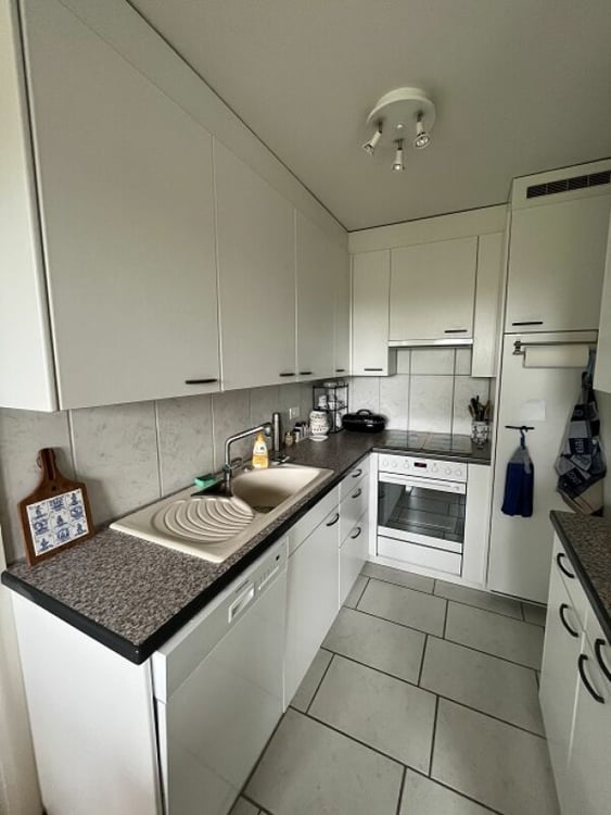 Helle 3.5-Zimmerwohnung im 13. Obergeschoss mit grossem Balkon und schöner Aussicht!