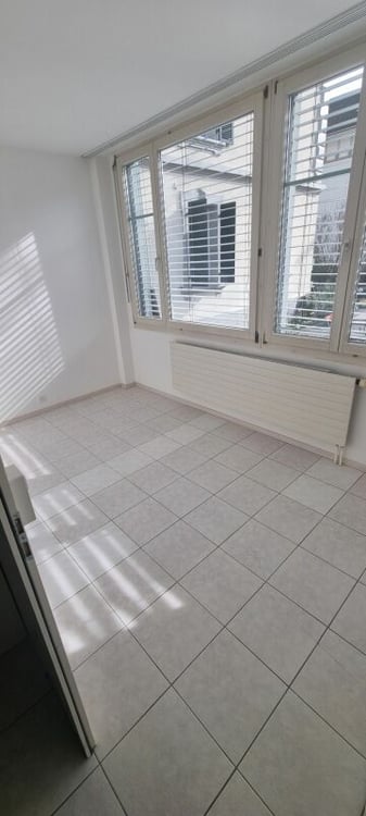 Eigerplatz - Helle und grosszügiger Gewerberaum mit 8 Zimmer zu vermieten! 9