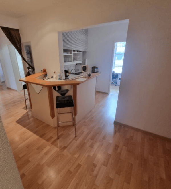 Eigerplatz - Helle und grosszügiger Gewerberaum mit 8 Zimmer zu vermieten! 3