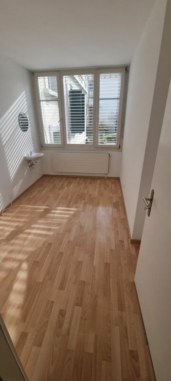 Eigerplatz - Helle und grosszügiger Gewerberaum mit 8 Zimmer zu vermieten! 8