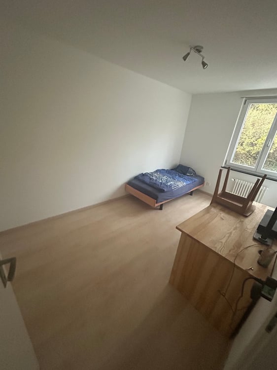 Appartement 1 pièces rénové avec balcon et vue à Biel 11