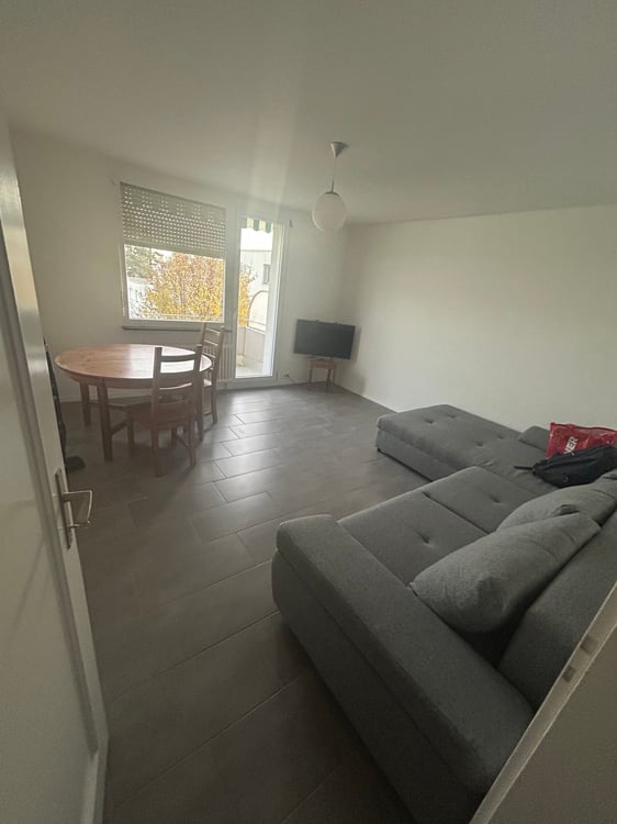 Appartement 1 pièces rénové avec balcon et vue à Biel 9