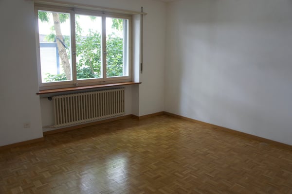 Charmant appartement de 1.5 pièces avec balcon à Bienne 8