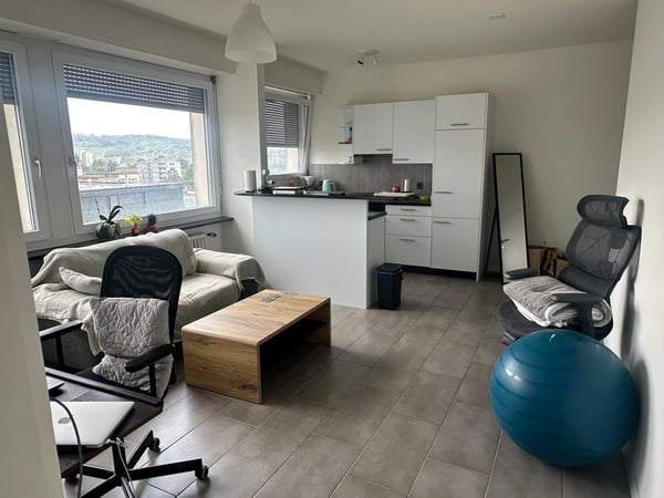 Lumineux appartement de 2 pièces avec balcon au 6e étage – Bienne 2