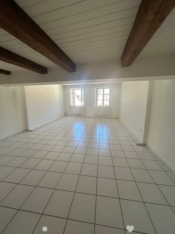 Grand studio au coeur de la vieille ville de Bienne 3