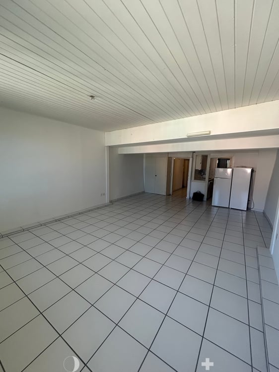 Grand studio au coeur de la vieille ville de Bienne 4