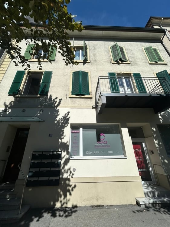 Local commercial élégant à louer – Rue du Général-Dufour, Biel 2