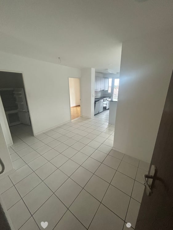 Spacieux appartement de 5.5 pièces avec balcon à Bienne 2