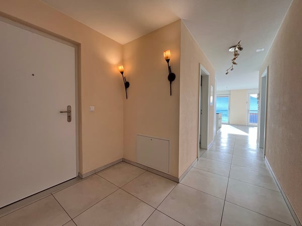 sehr gepflegte 1.5-Zimmer-Wohnung mit schöner Aussicht 2