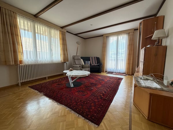 Wohngeschäftshaus mit grosszügigem Nebengebäude 11