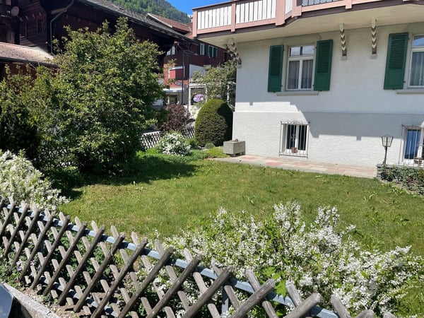 Wohngeschäftshaus mit grosszügigem Nebengebäude 6